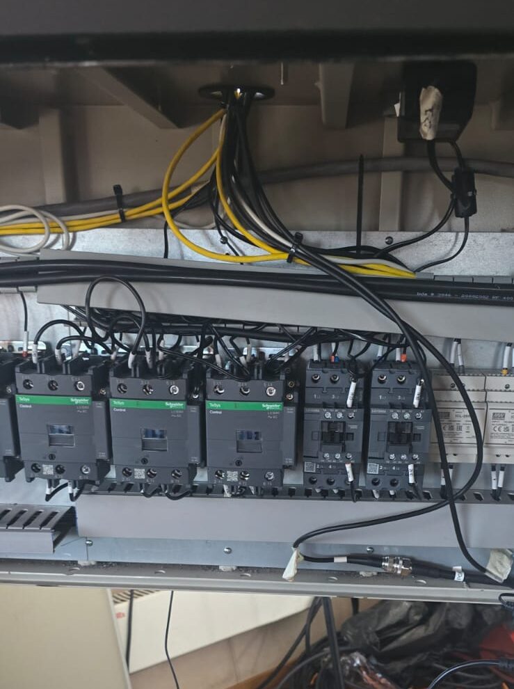 Manutenção Preventiva no comandos Eletricos no Navio Oceânica SUB XIV