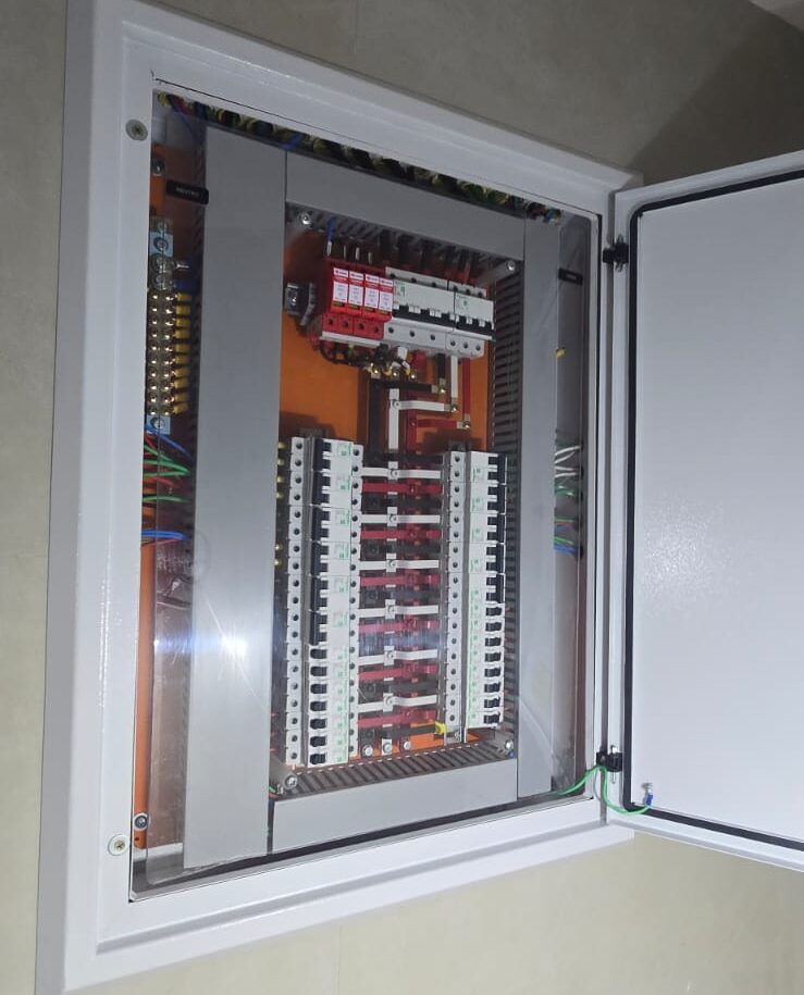 Retrofit da Parte Elétrica Geral condomínio dos Corsários em Belford roxo
Aumento de carga da concessionária light Padrão Cm1 8kva 40A mono para Cm3 38kva 100A 3~
