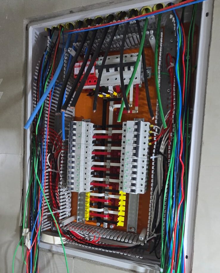 Retrofit da Parte Elétrica Geral condomínio dos Corsários em Belford roxo
Aumento de carga da concessionária light Padrão Cm1 8kva 40A mono para Cm3 38kva 100A 3~